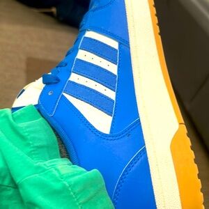Adidas casual sneakers blue white.
